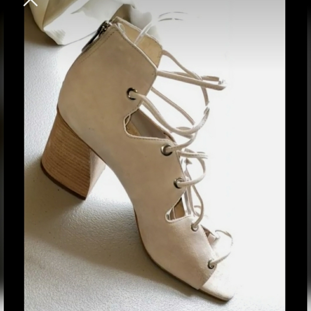 Vince Camuto Nahara Suede Laced Zipback Square Toe Cuban Heel Sandals NWOT 9
